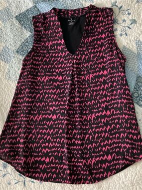 Worthington Black and Hot Pink V-Neck Sleeveless Print Shirt